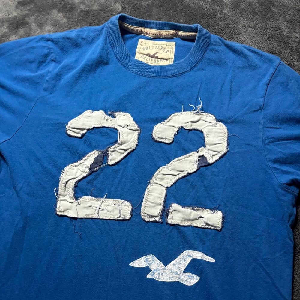 Hollister-co Men's Blue T-shirt